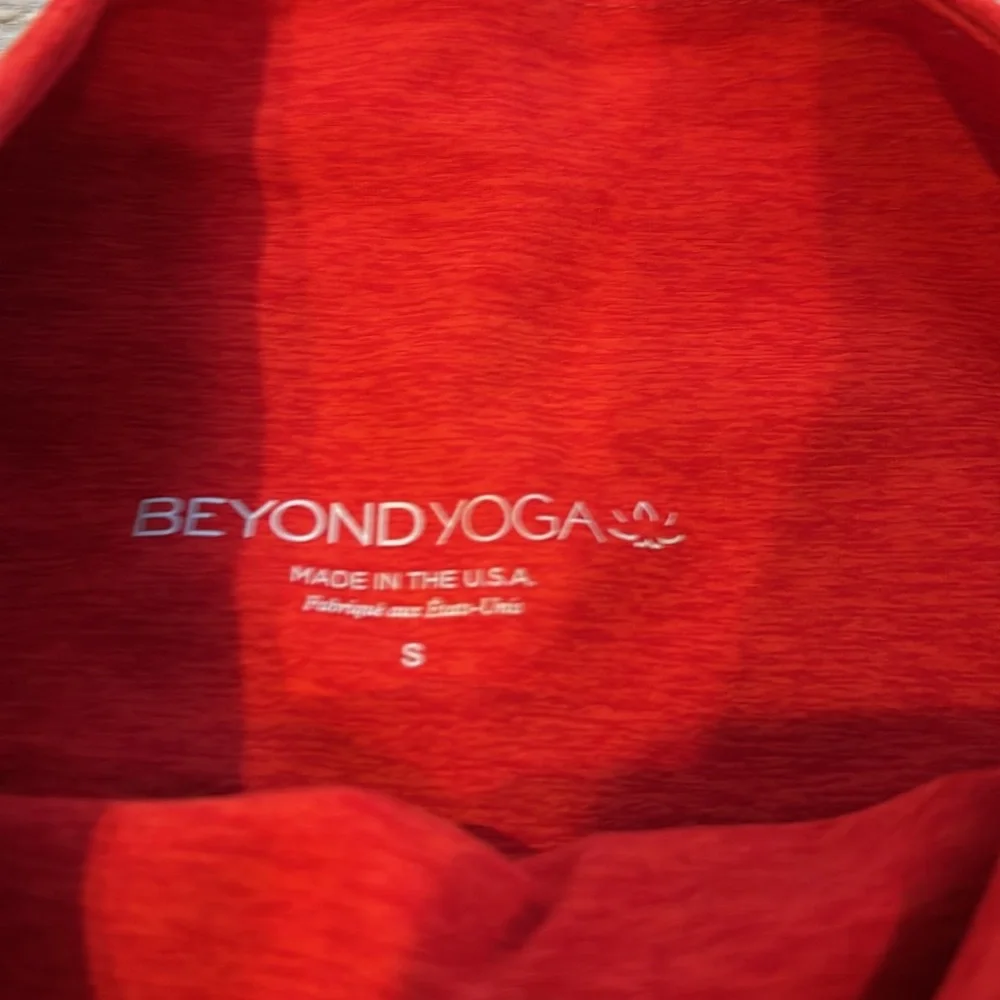 NWOT BEYOND YOGA RED MIDI LEGGINGS. SMALL - Picture 2 of 4